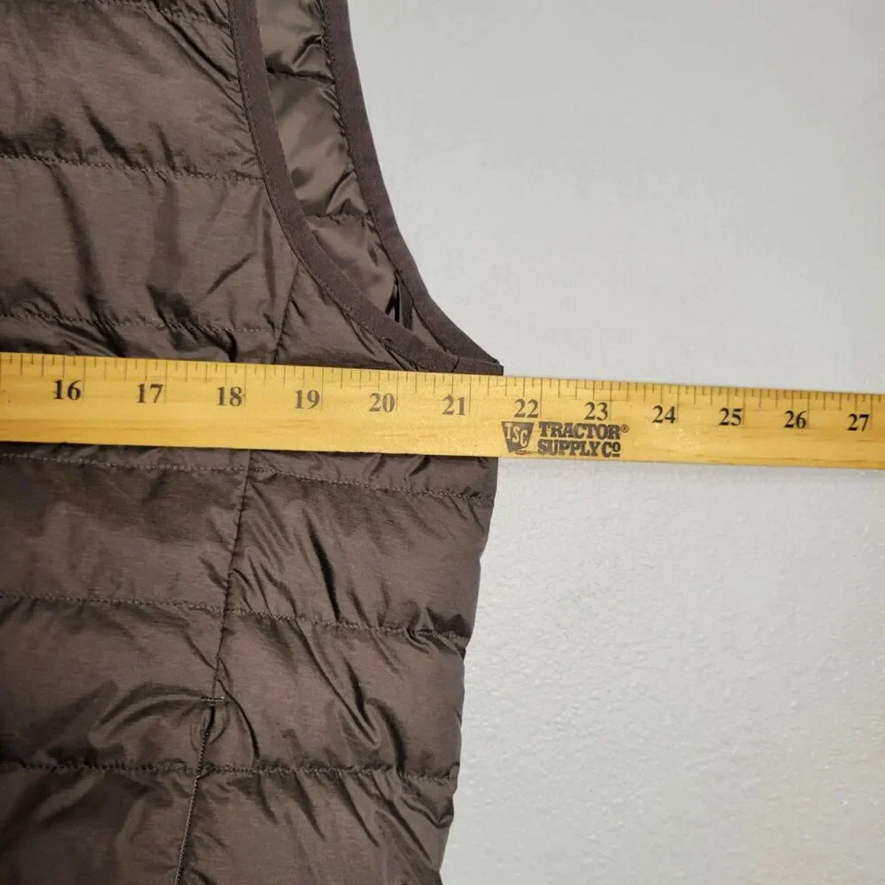 NEW Uniqlo Ultra Light Down Vest Mens M Gray Puffer Gilet Quilted Gorpcore Hike